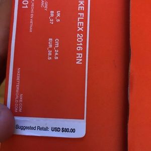 Nike running shoes new only wore once to try on.